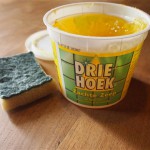 Groene zeep en schuursponsje